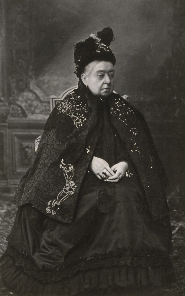 Queen-Victoria-Her-Latest-Portrait-1900_tr_4643_566