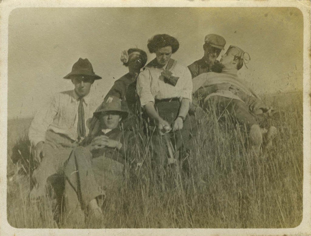 Woman cutting grass men resting AHM GENDER un